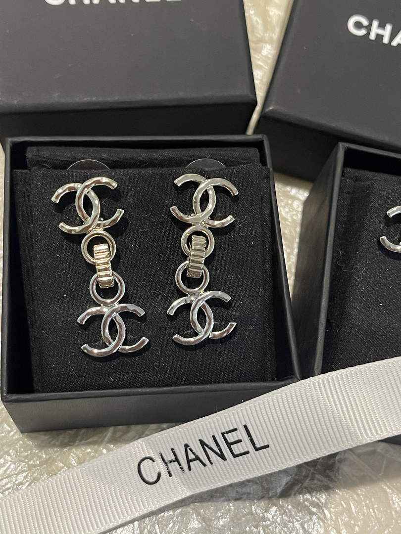 Chanel Coco Crush Earrings J32313