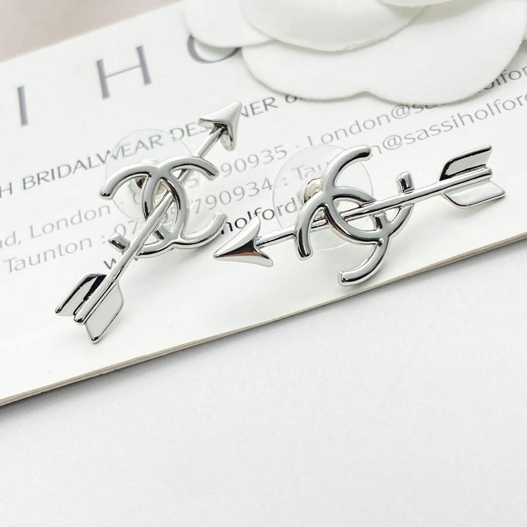 Chanel Coco Crush Earrings J32432
