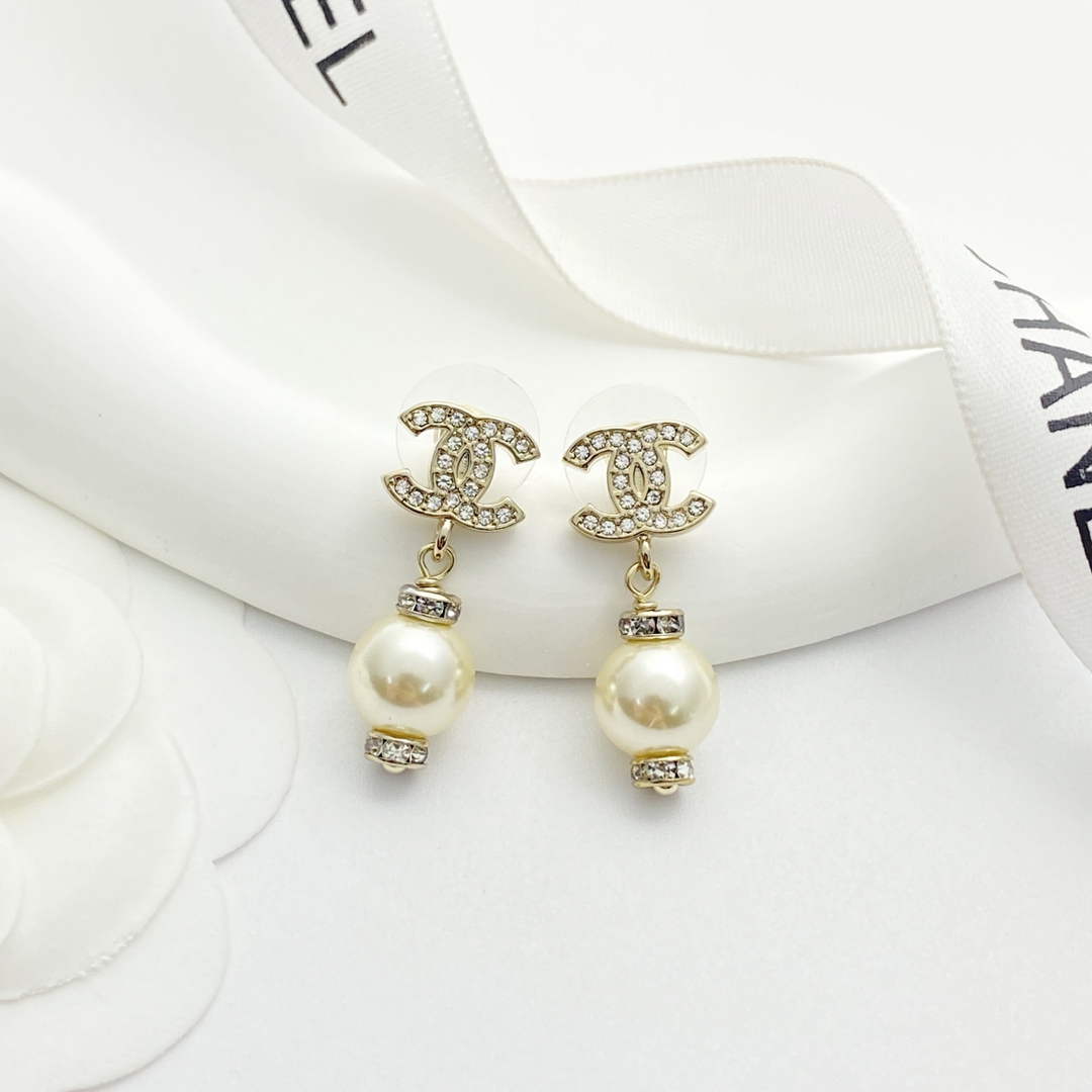 Chanel Coco Crush Earrings J32433