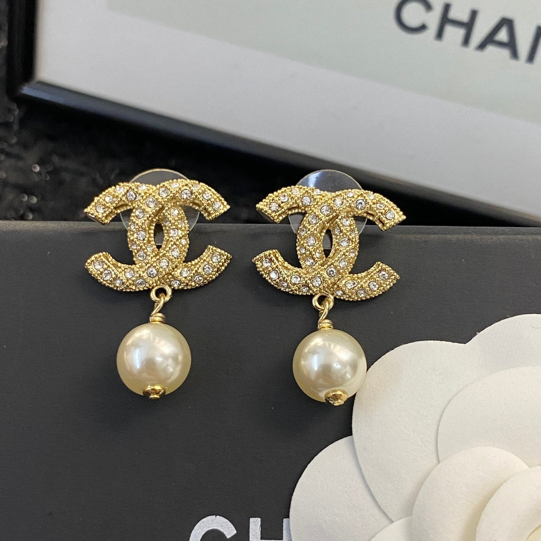 Chanel Coco Crush Earrings J32437