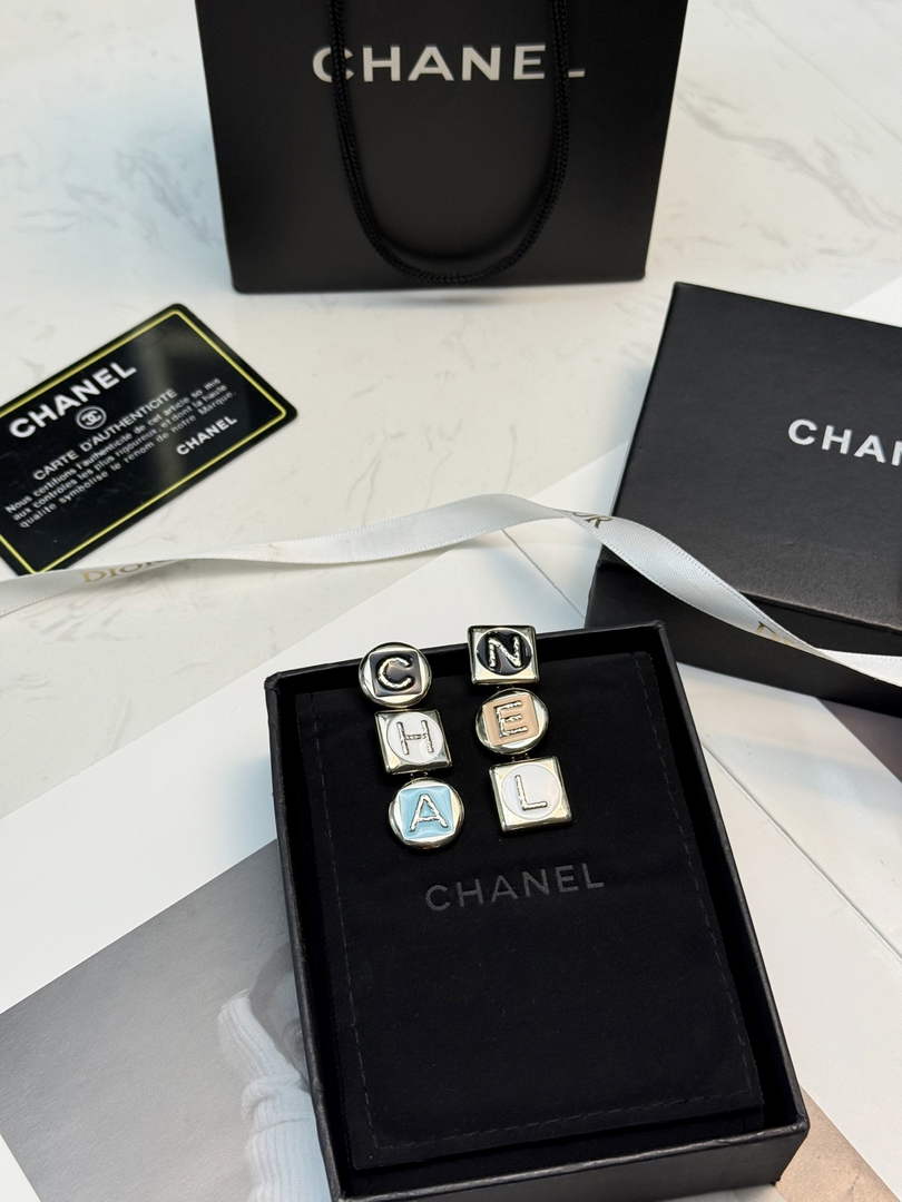 Chanel Coco Crush Earrings J32441