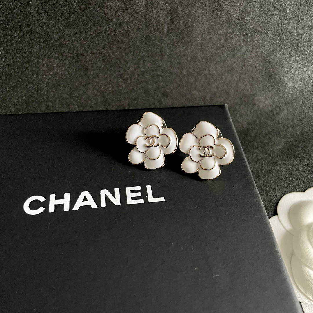 Chanel Coco Crush Earrings J32444
