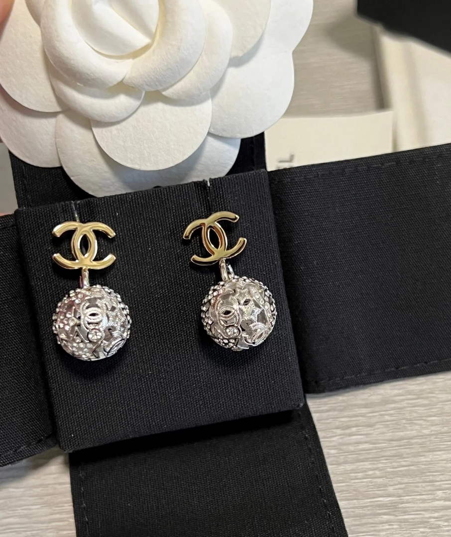 Chanel Coco Crush Earrings J32451