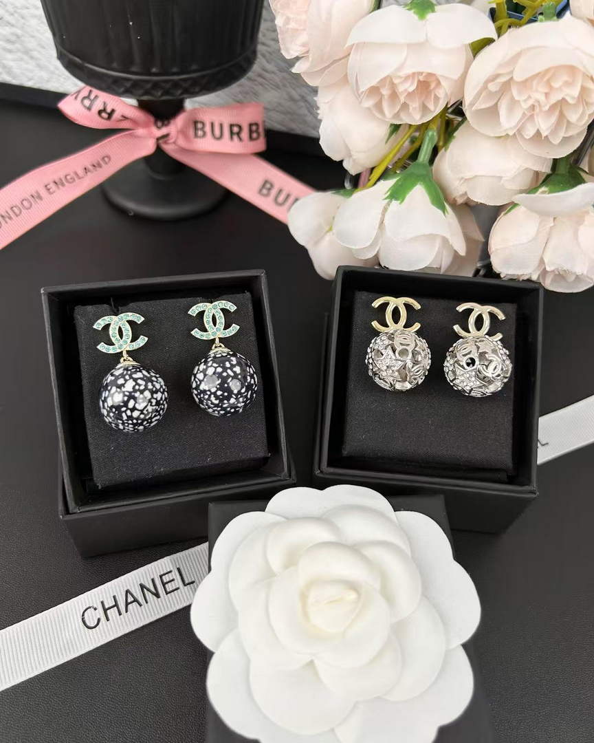 Chanel Coco Crush Earrings J32452