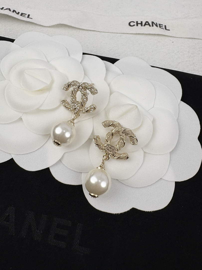 Chanel Coco Crush Earrings J32455