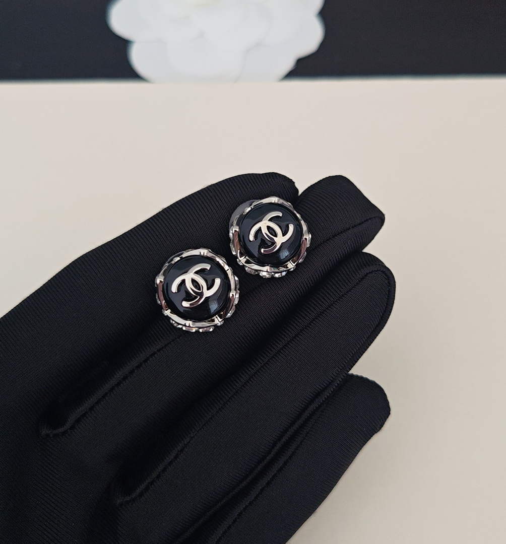 Chanel Coco Crush Earrings J32458