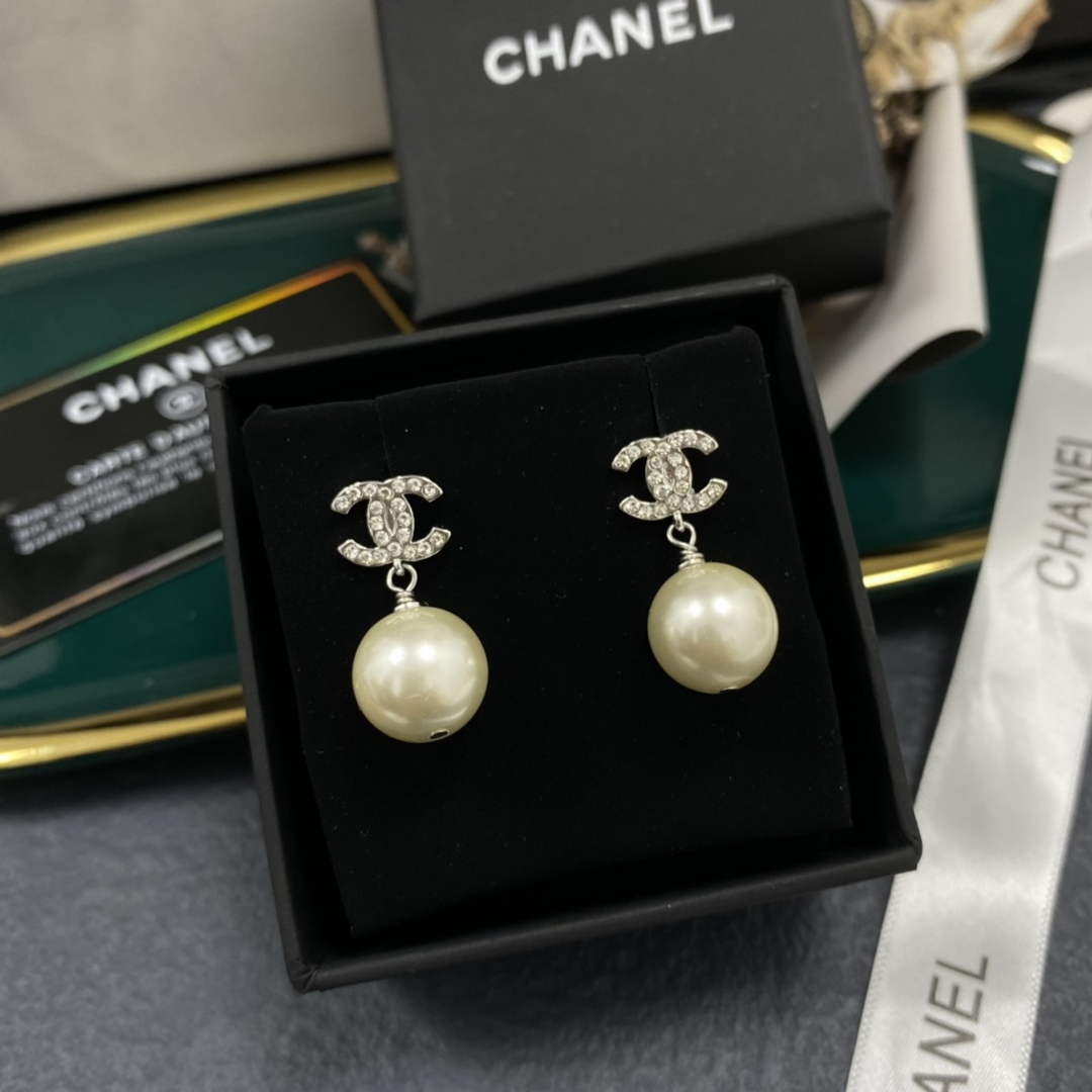 Chanel Coco Crush Earrings J32476
