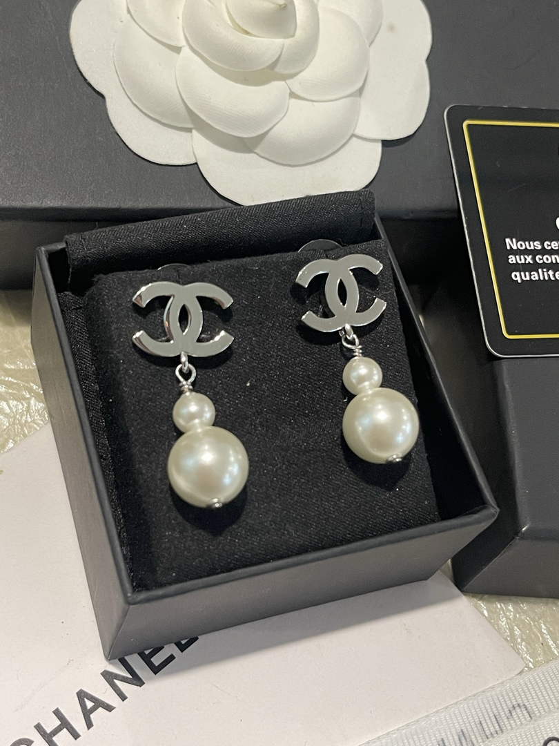Chanel Coco Crush Earrings J32478