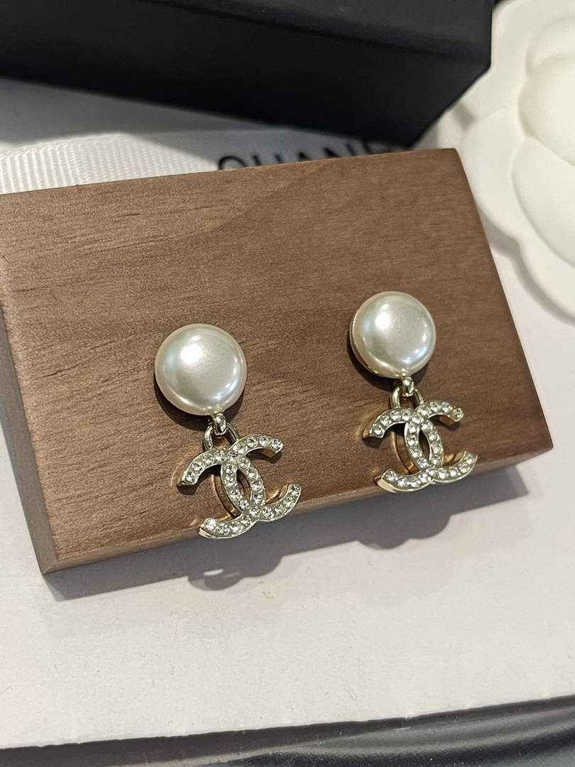 Chanel Coco Crush Earrings J32318