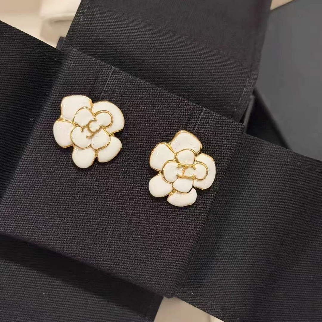 Chanel Coco Crush Earrings J32483