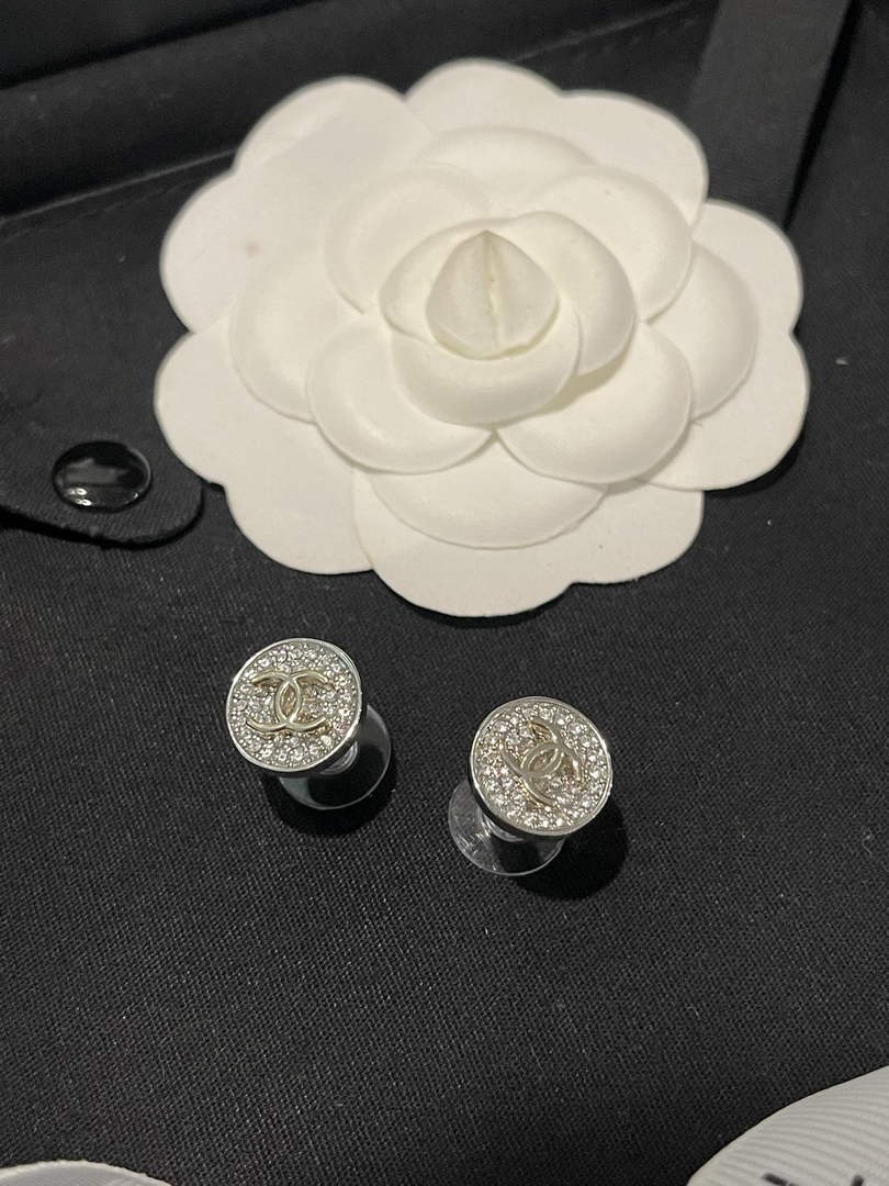 Chanel Coco Crush Earrings J32485