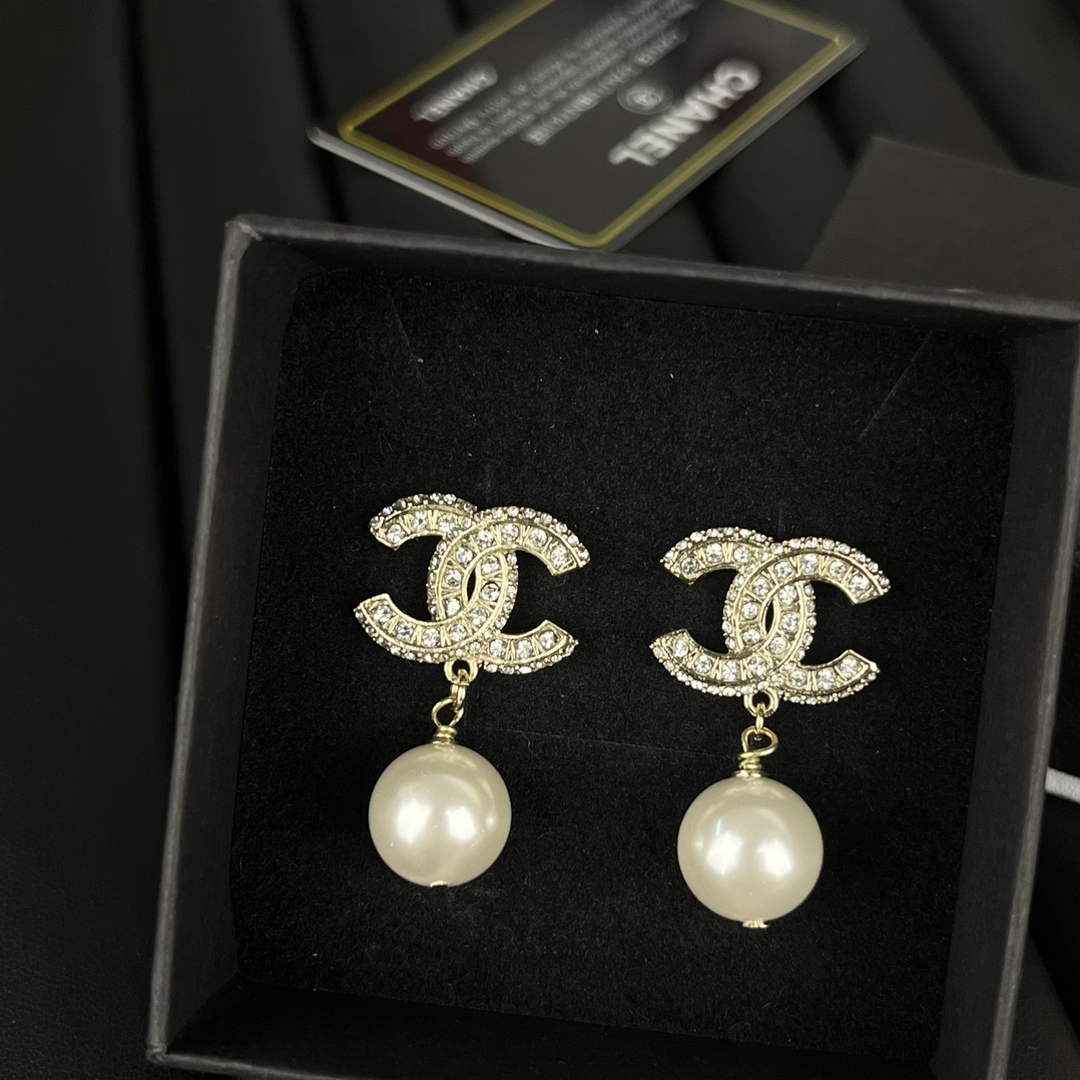 Chanel Coco Crush Earrings J32319