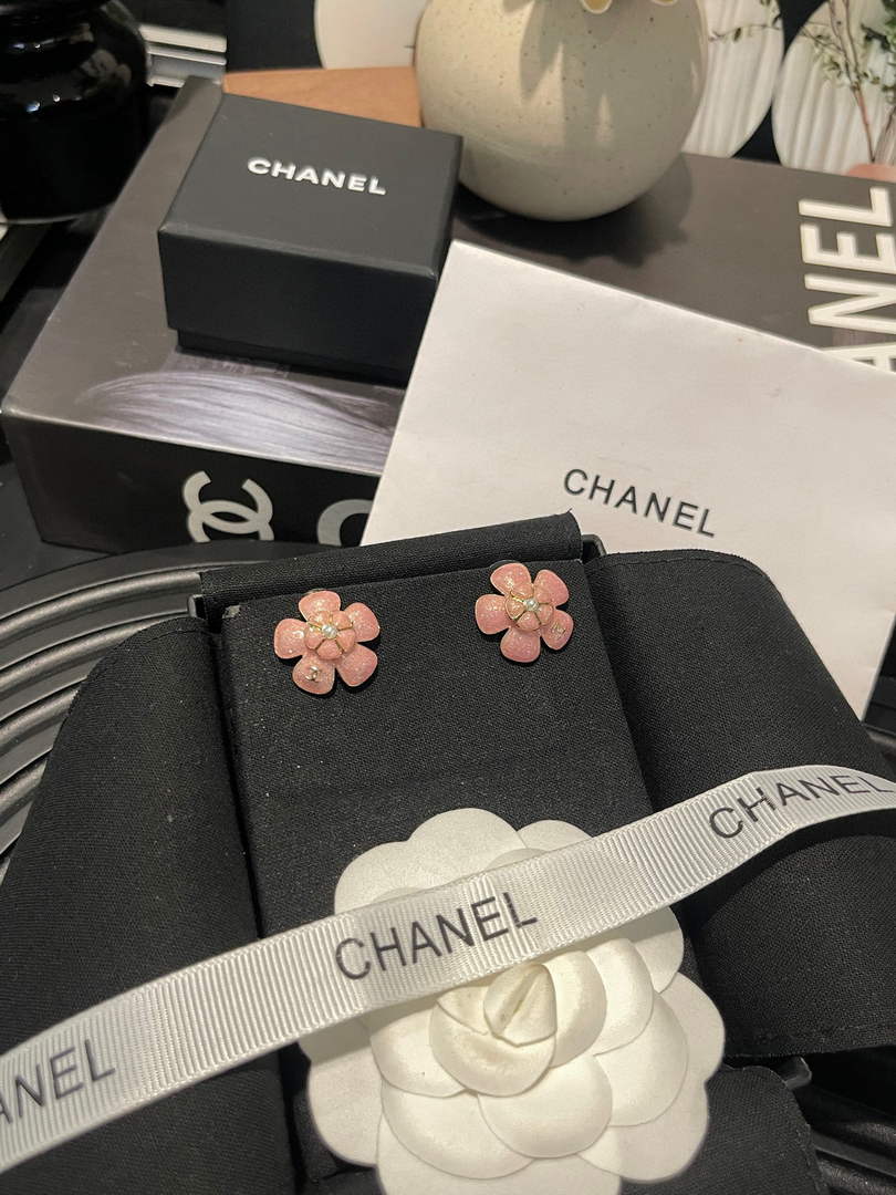 Chanel Coco Crush Earrings J32494