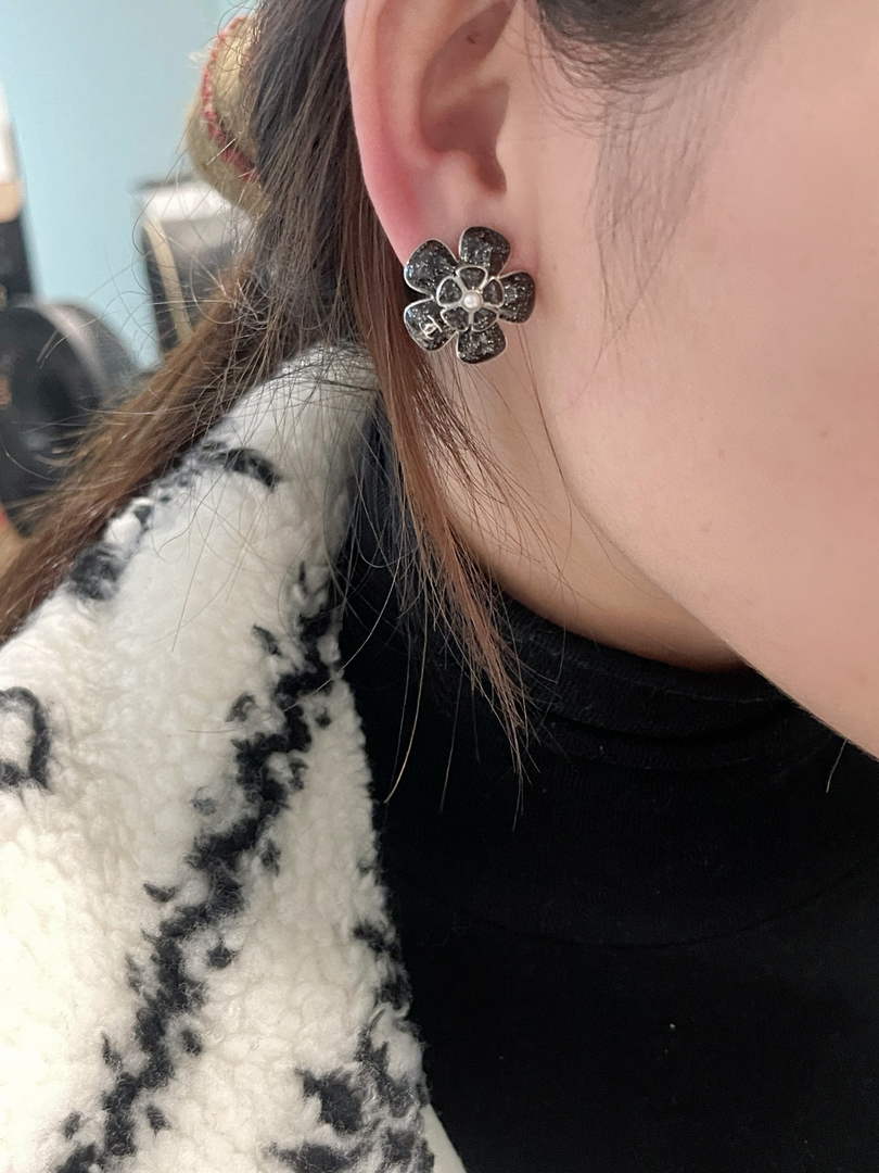 Chanel Coco Crush Earrings J32495