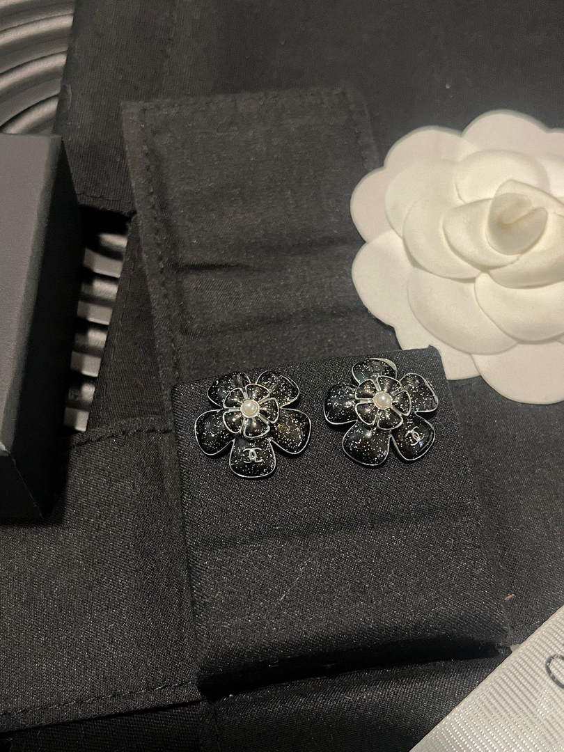 Chanel Coco Crush Earrings J32496