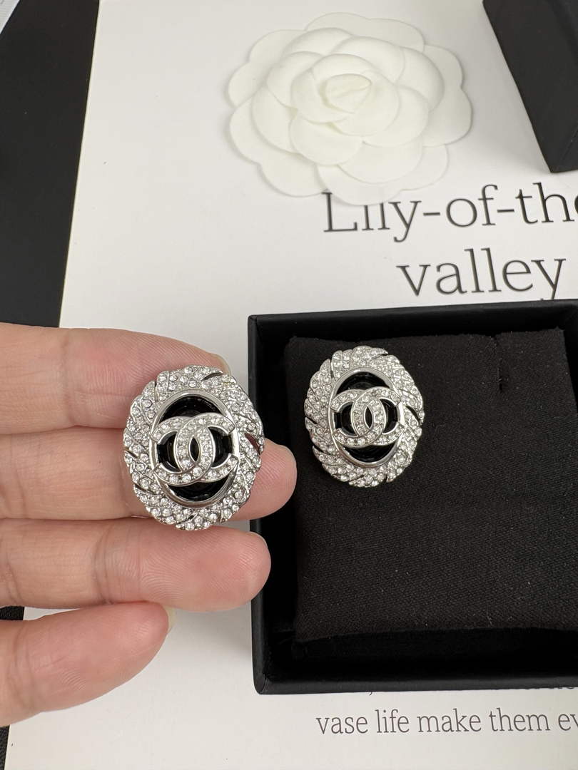 Chanel Coco Crush Earrings J32499