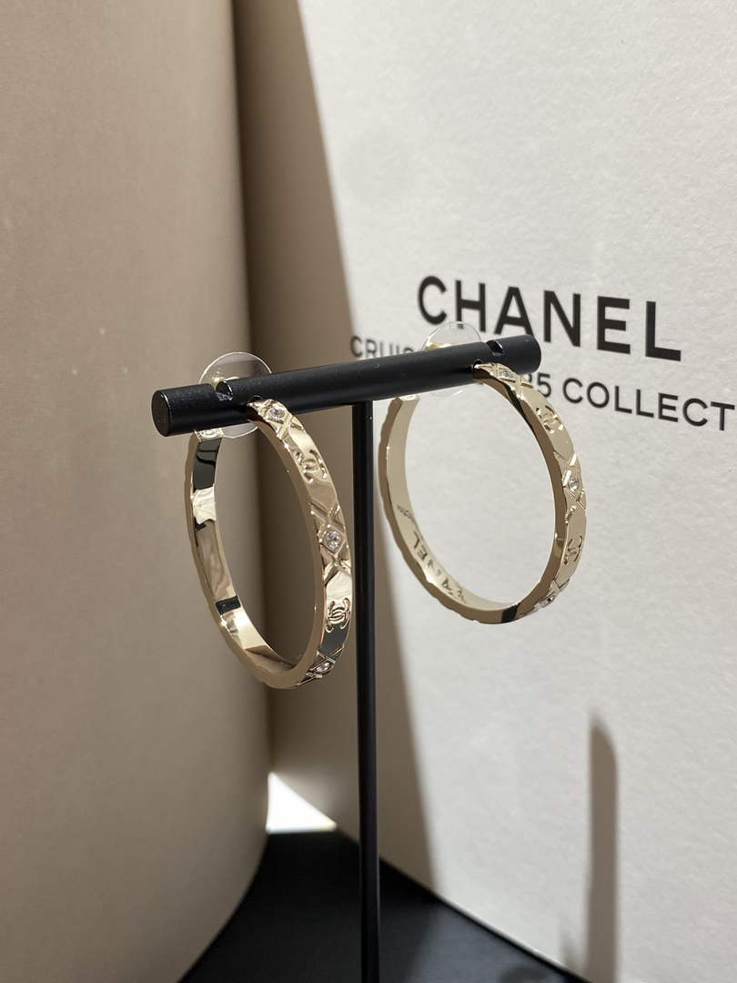 Chanel Coco Crush Earrings J32501