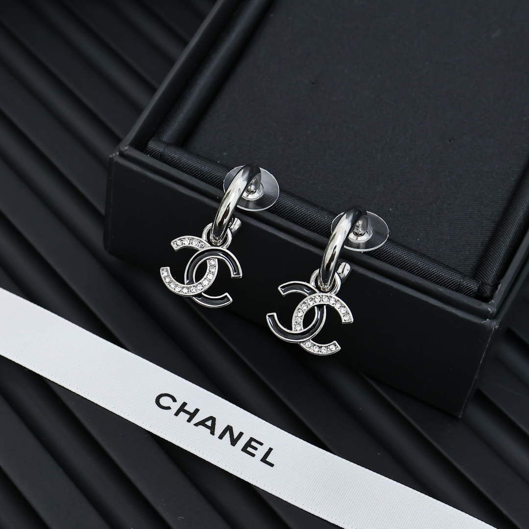 Chanel Coco Crush Earrings J32503
