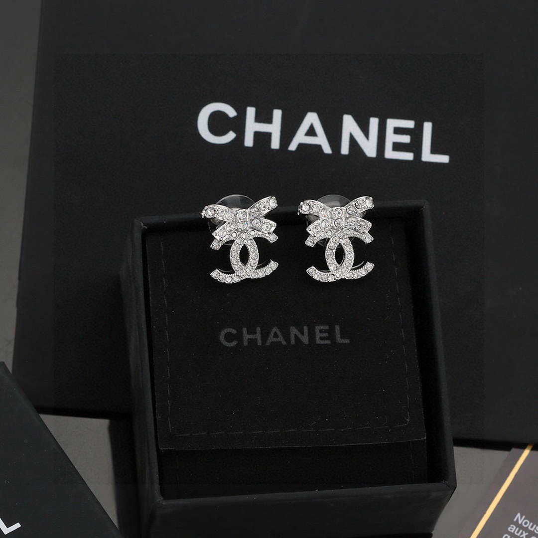 Chanel Coco Crush Earrings J32508