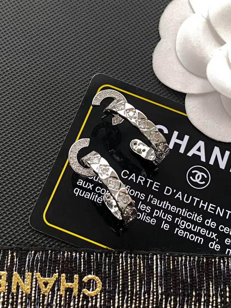 Chanel Coco Crush Earrings J32510
