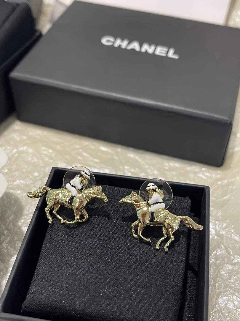 Chanel Coco Crush Earrings J32322