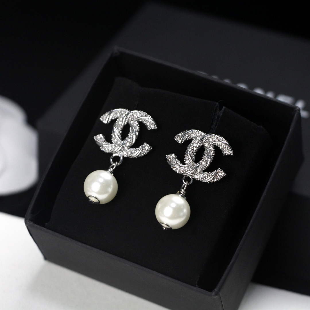 Chanel Coco Crush Earrings J32526
