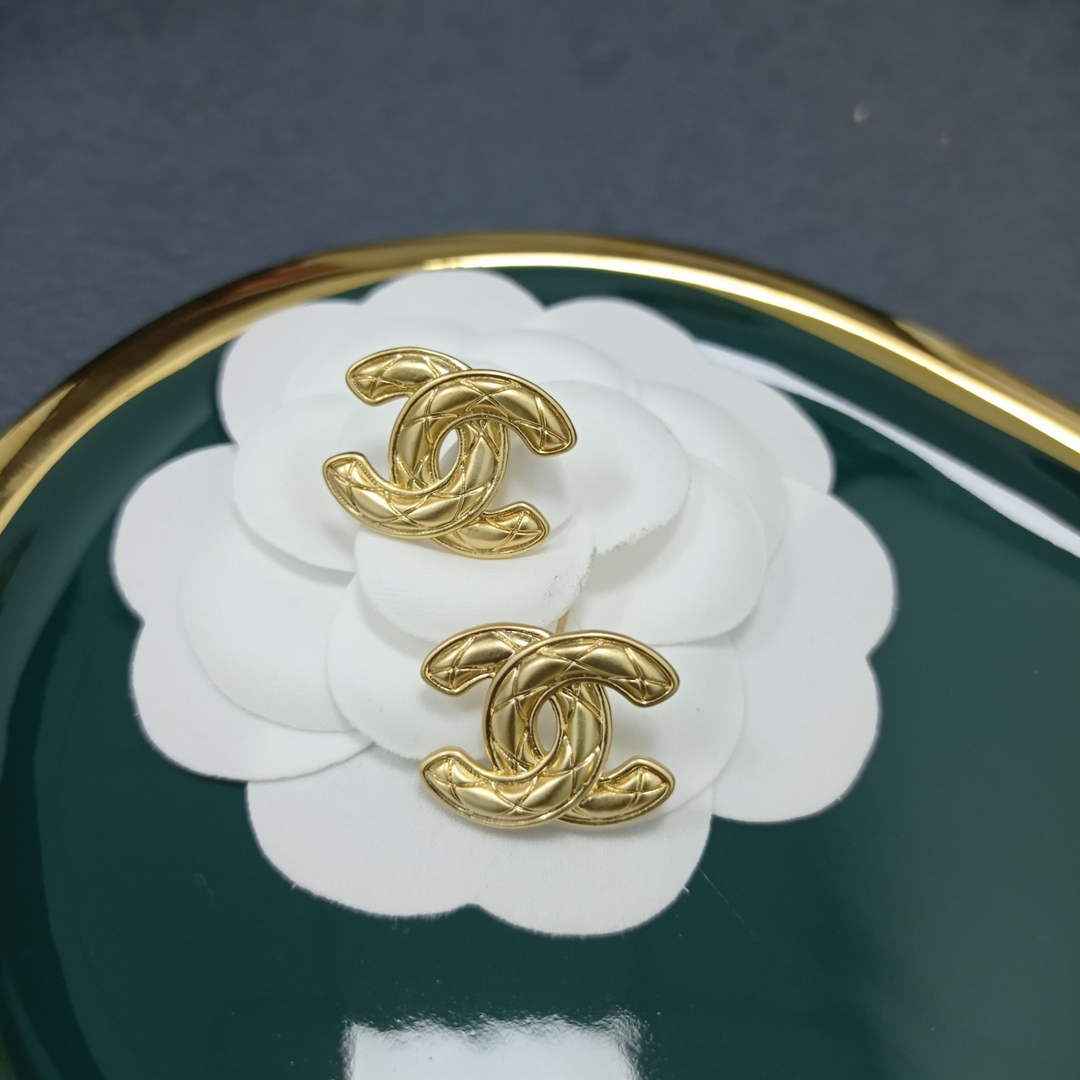 Chanel Coco Crush Earrings J32323