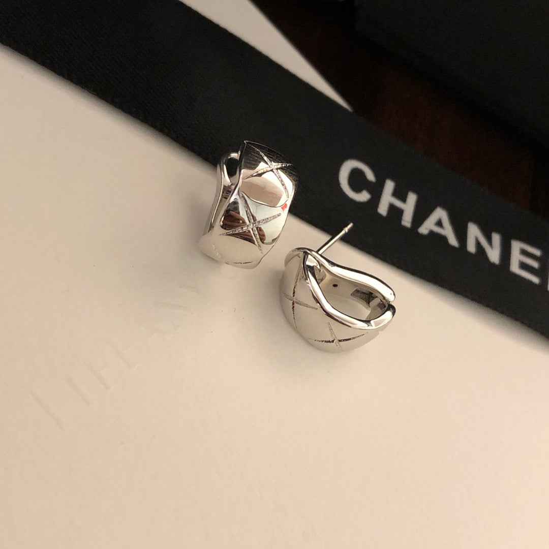 Chanel Coco Crush Earrings J32332