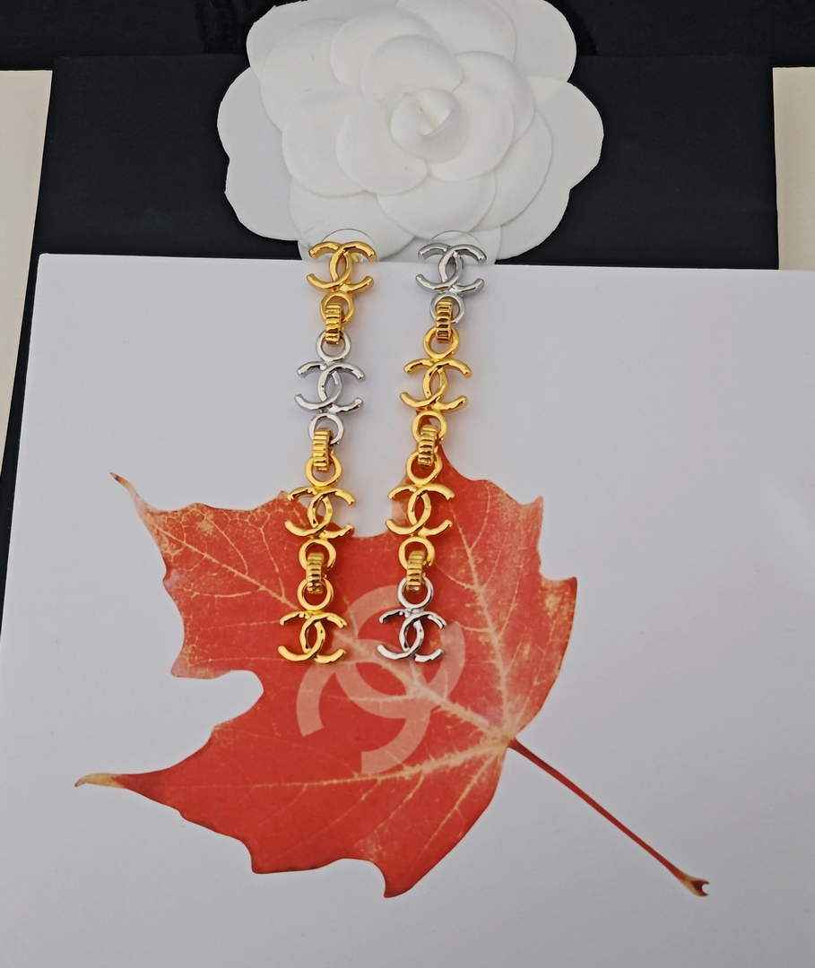 Chanel Coco Crush Earrings J32334
