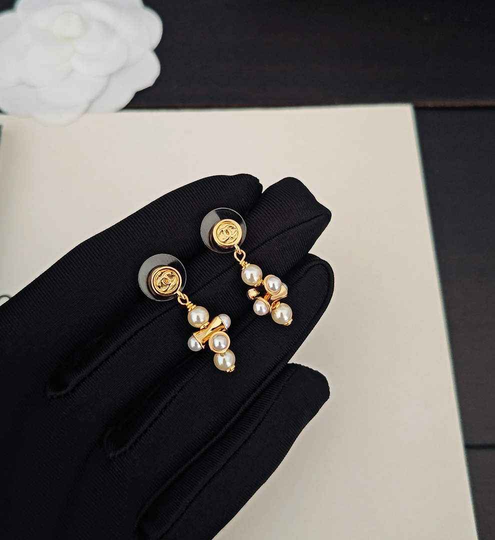 Chanel Coco Crush Earrings J32335