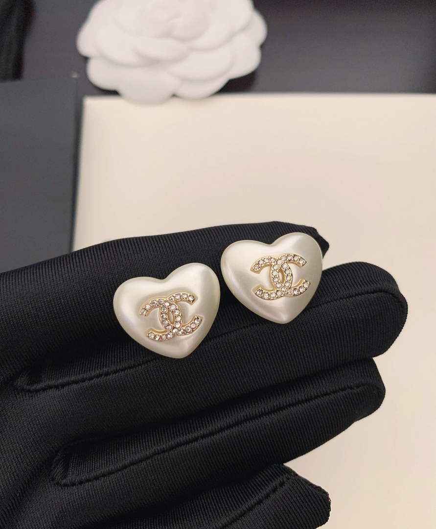 Chanel Coco Crush Earrings J32338