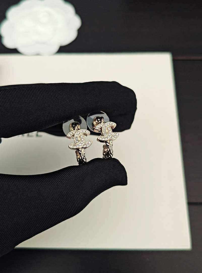 Chanel Coco Crush Earrings J32344