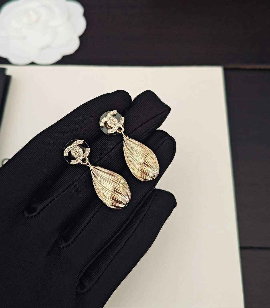 Chanel Coco Crush Earrings J32345
