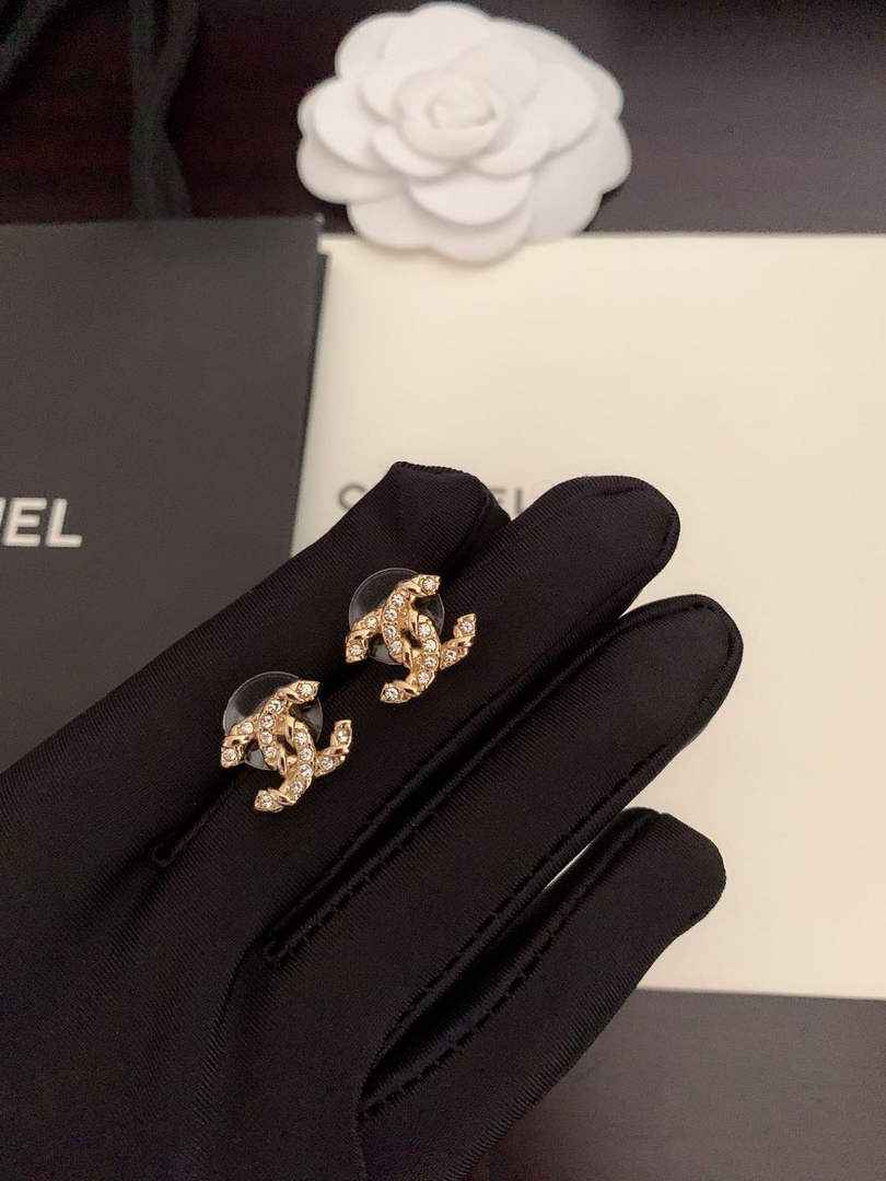 Chanel Coco Crush Earrings J32347
