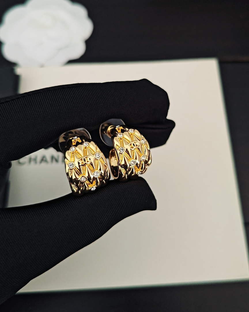 Chanel Coco Crush Earrings J32351