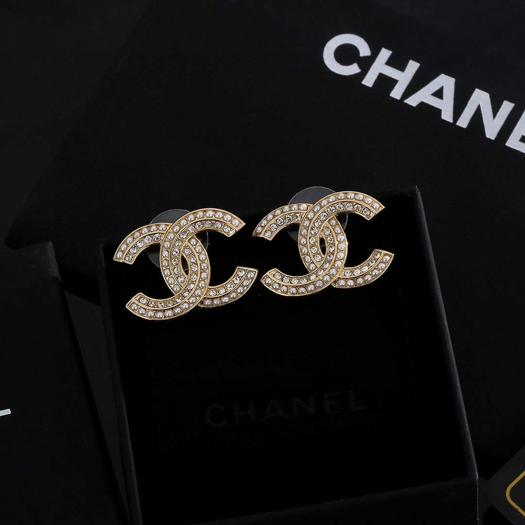 Chanel Coco Crush Earrings J32357