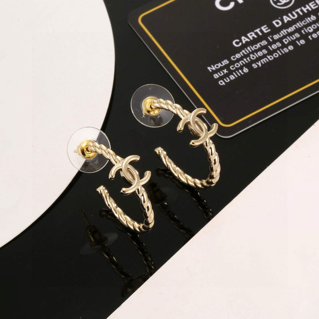Chanel Coco Crush Earrings J32364