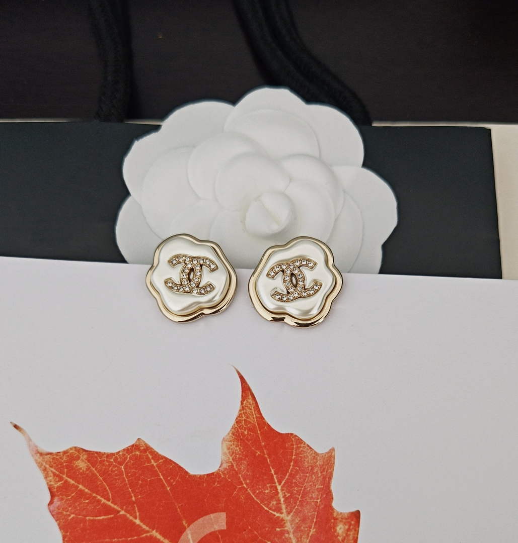 Chanel Coco Crush Earrings J32366