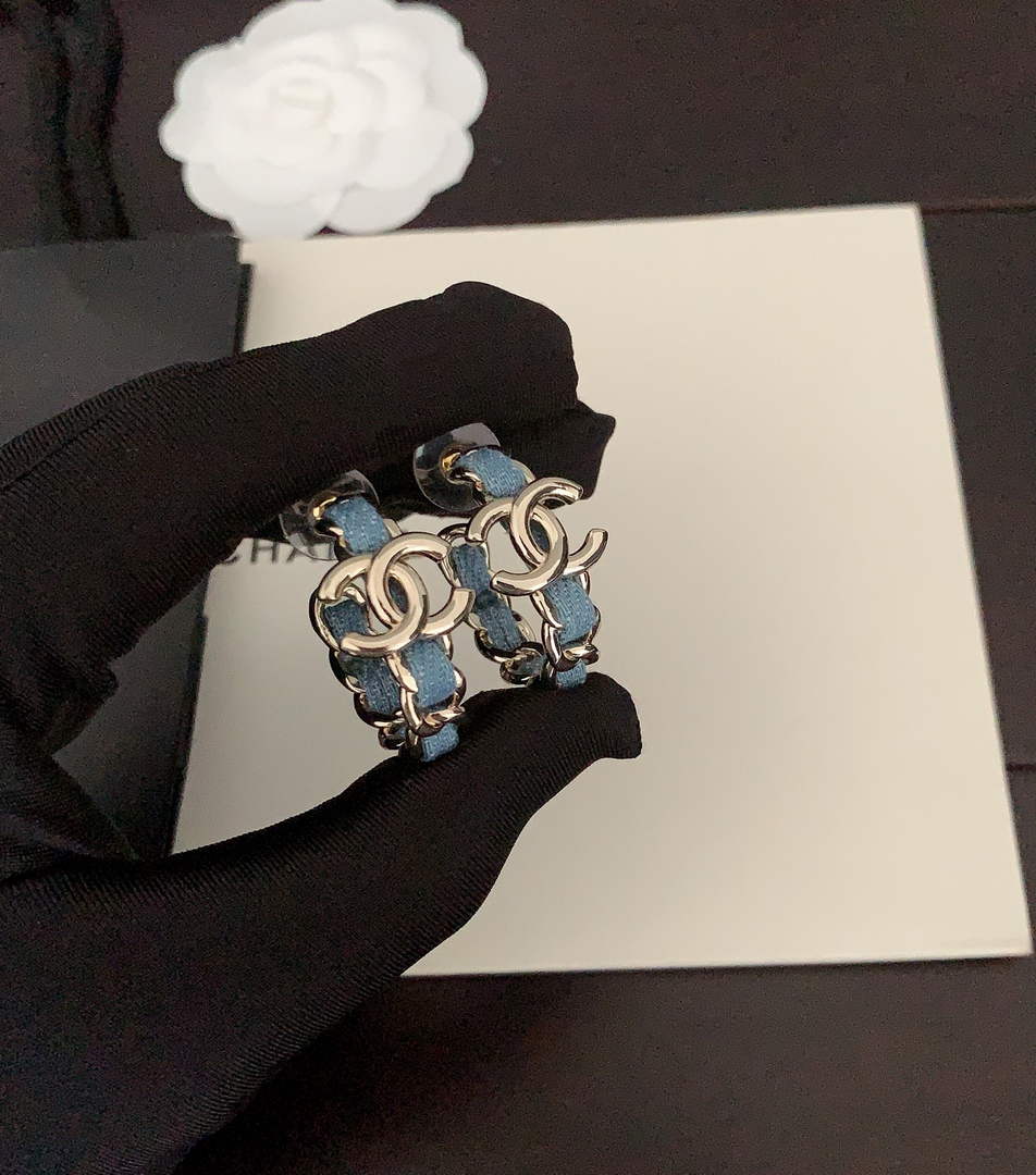 Chanel Coco Crush Earrings J32367