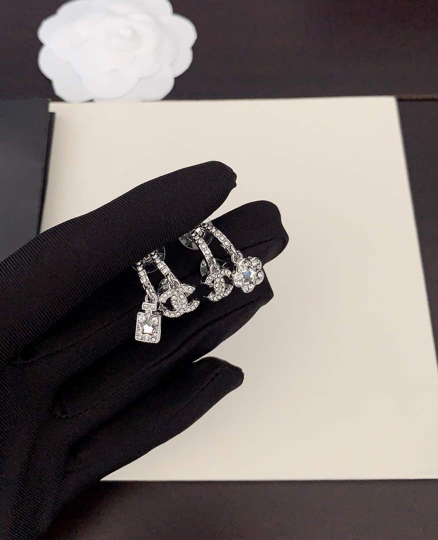 Chanel Coco Crush Earrings J32369