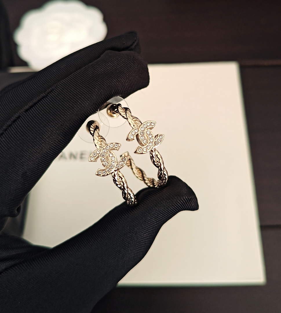 Chanel Coco Crush Earrings J32371