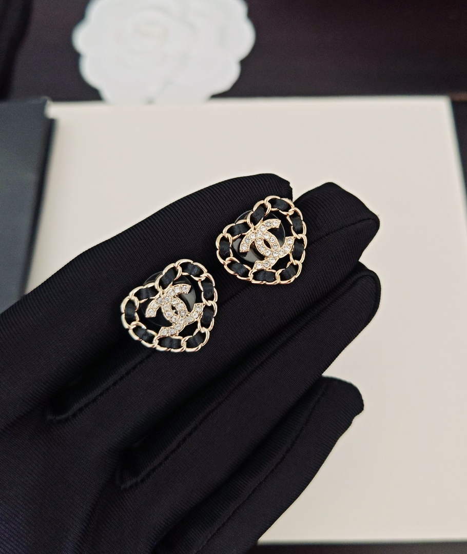 Chanel Coco Crush Earrings J32374