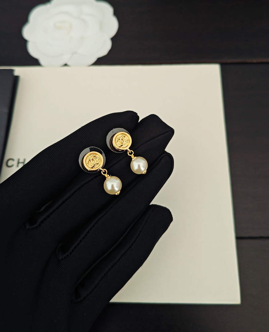 Chanel Coco Crush Earrings J32377