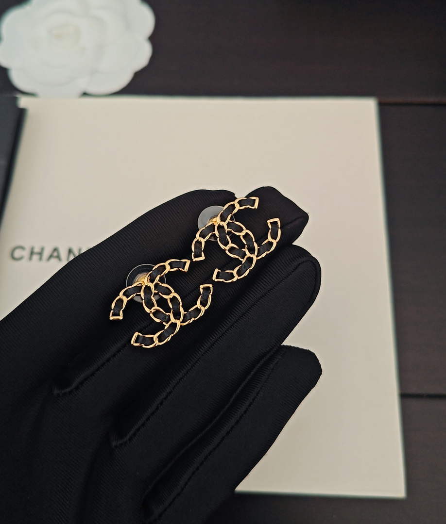 Chanel Coco Crush Earrings J32379