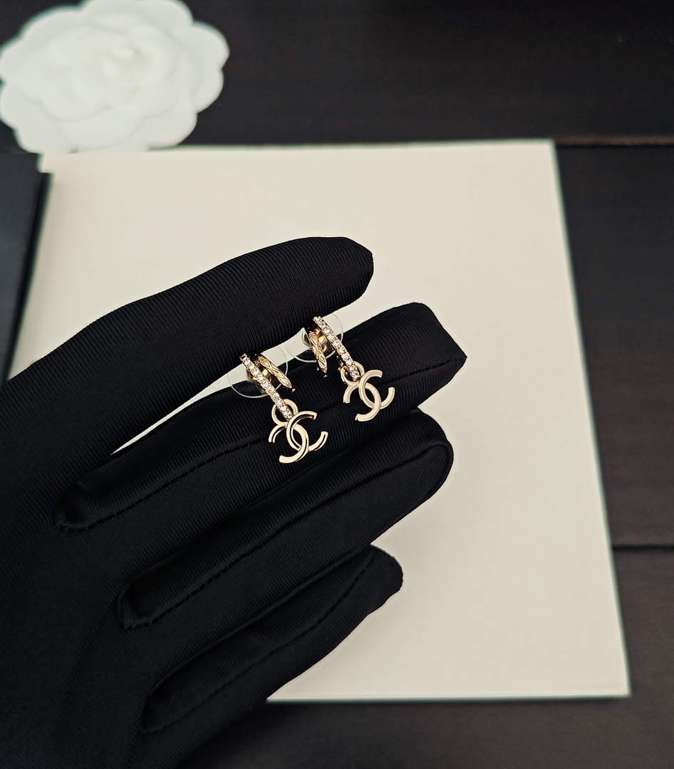 Chanel Coco Crush Earrings J32383
