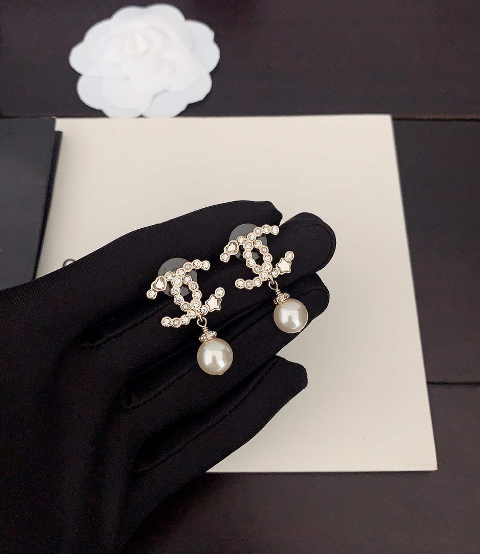 Chanel Coco Crush Earrings J32389