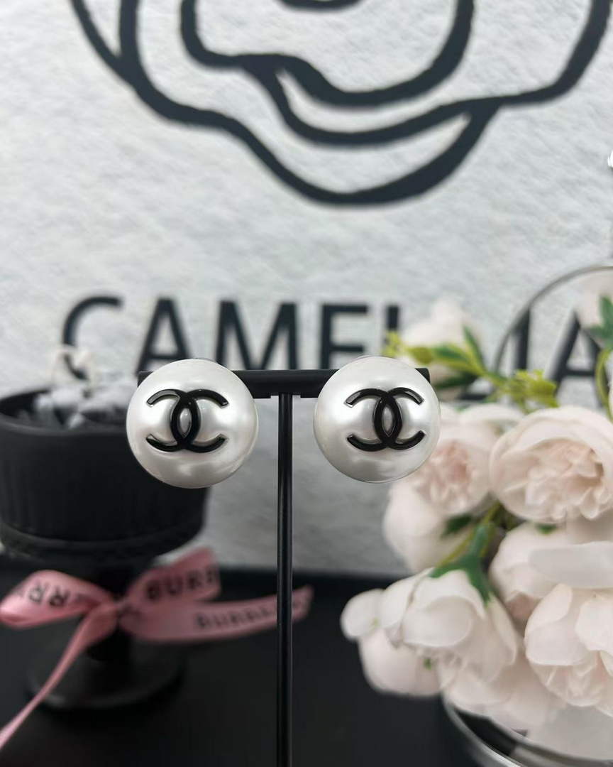 Chanel Coco Crush Earrings J32392
