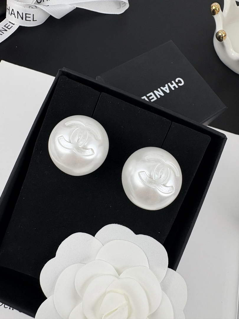 Chanel Coco Crush Earrings J32394