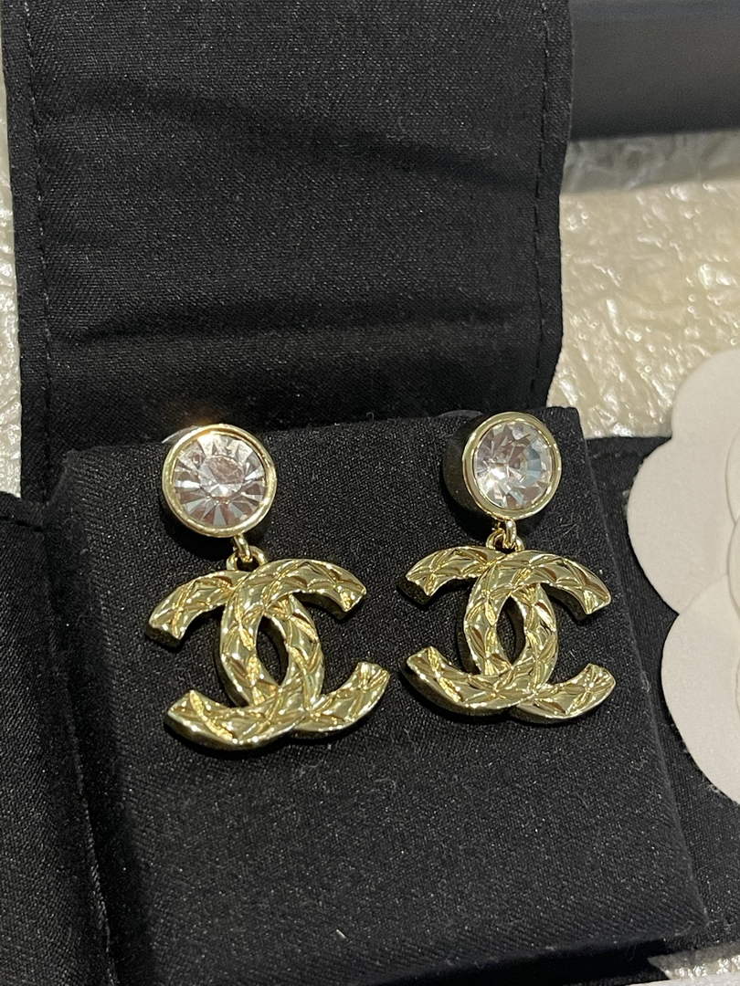 Chanel Coco Crush Earrings J32396
