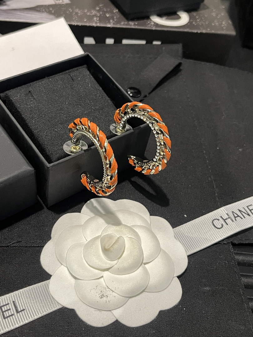Chanel Coco Crush Earrings J32398